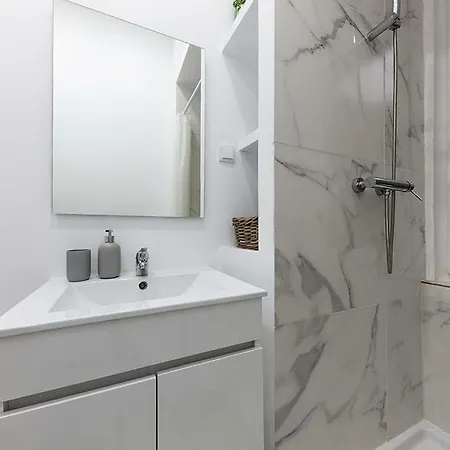 Studio In Anjos With Private Patio 아파트 *