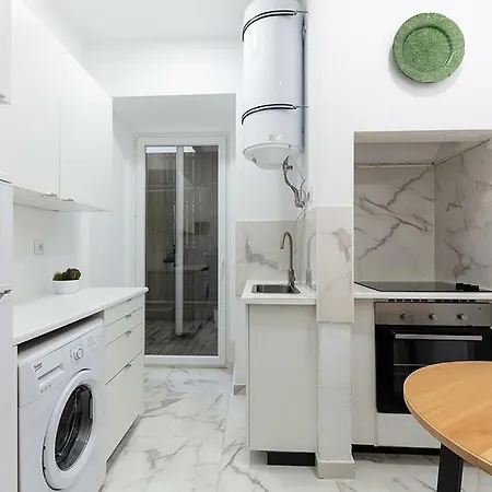 Studio In Anjos With Private Patio