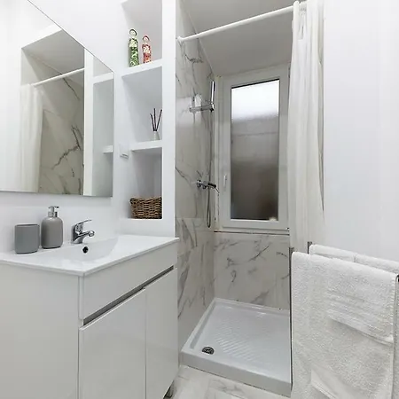 Studio In Anjos With Private Patio