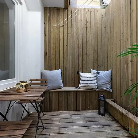 Апартаменты Studio In Anjos With Private Patio Лиссабон